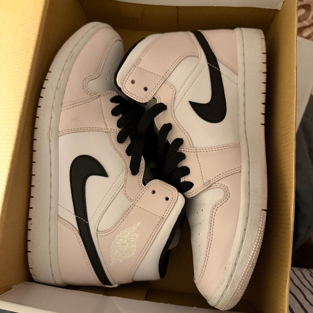 Jordan 1 Mids